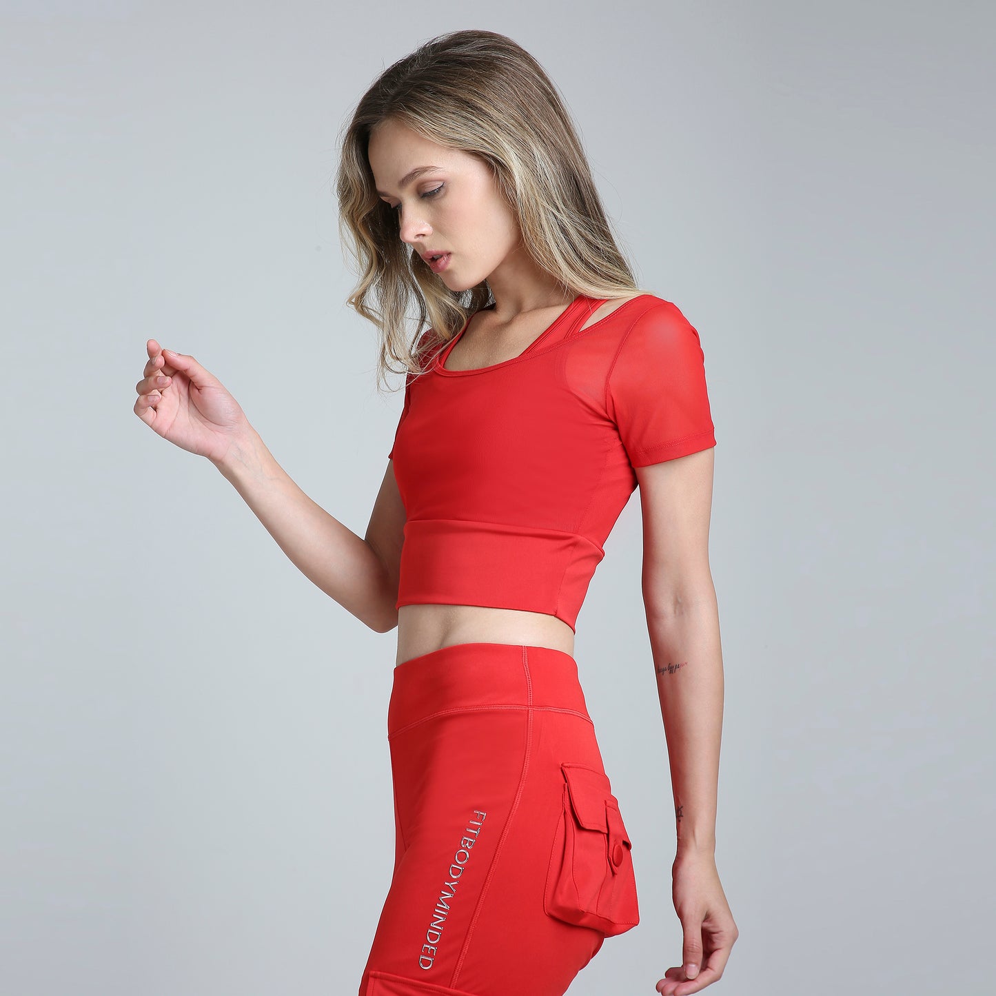 HYBRID MESH FIRE RED TEE